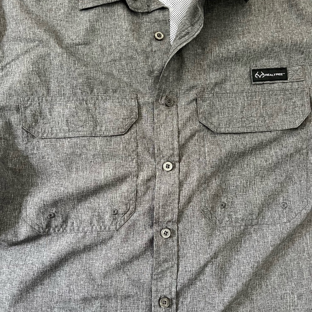 Realtree Button Down Back Flap Top - Picture 3 of 7